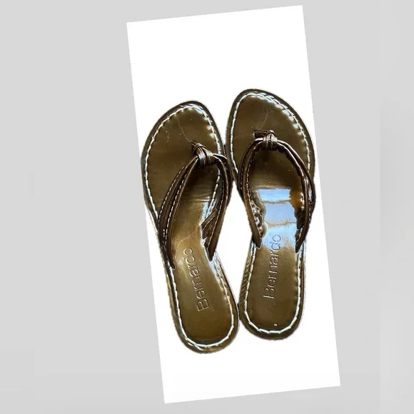 Bernardo Brown Patent Wedge Thong Sandals - Picture 2 of 12